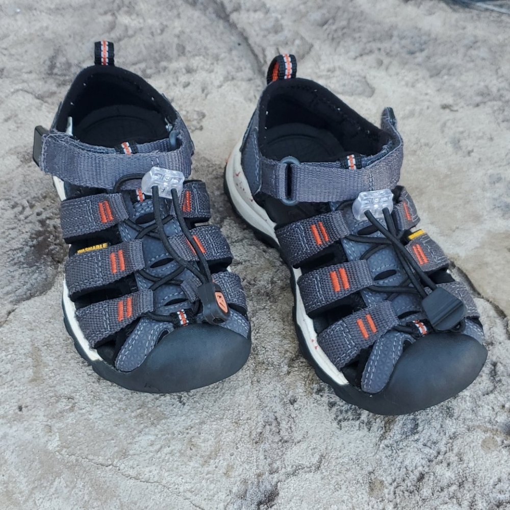 Sz  8 | Keen | waterproof/washable sandal